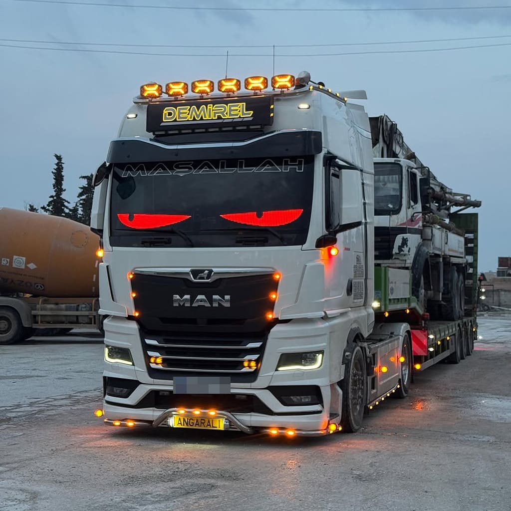 Crystal Devil Eyes Light